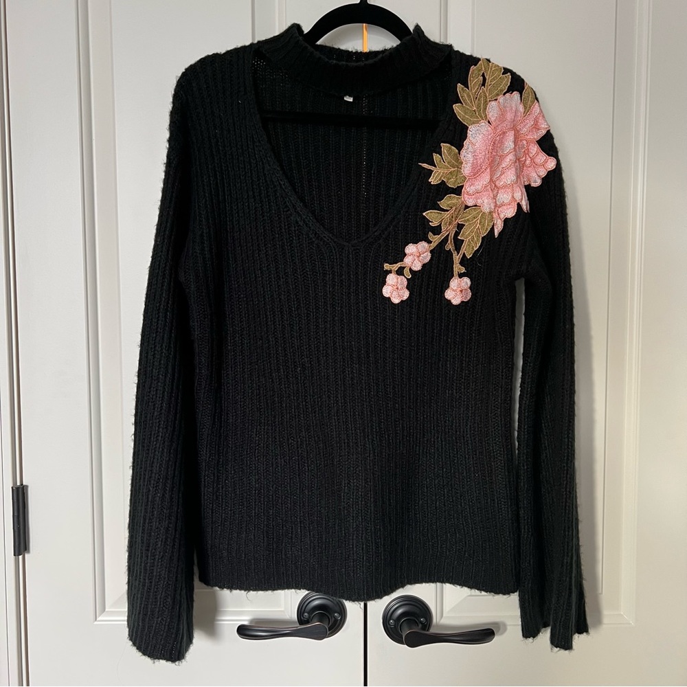 Buckle Floral Embroidered Choker Sweater S